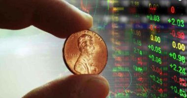 best penny stocks to buy right now this month coin hand fingers